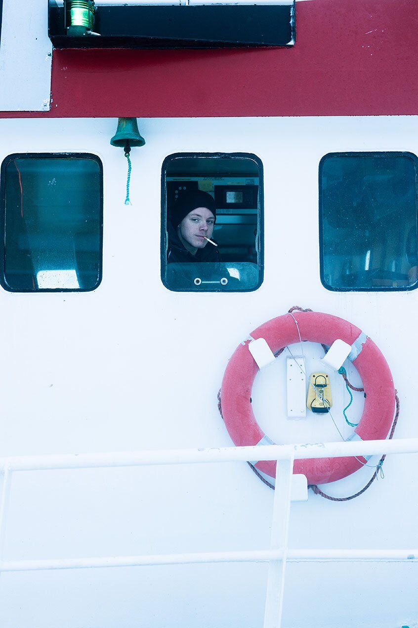 駕駛室內的漁夫